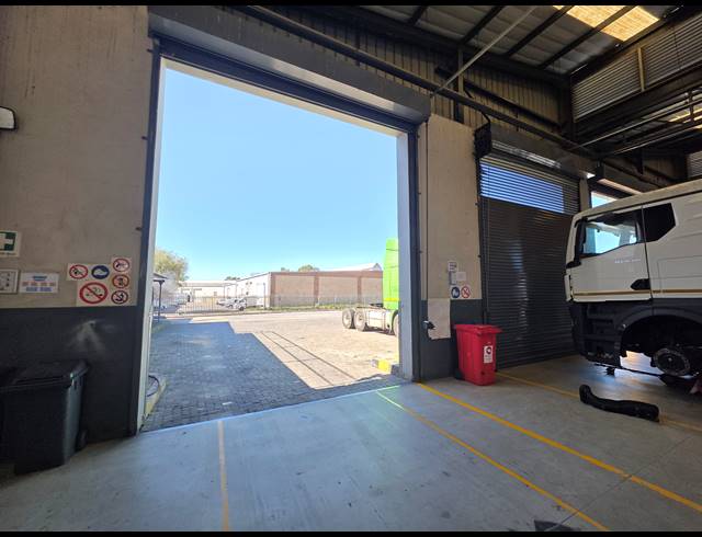 4,005M² WAREHOUSE FOR SALE IN CITY DEEP